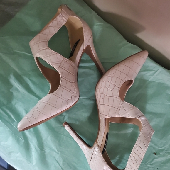 Jones New York Christine white pumps Size 8 - Picture 11 of 15